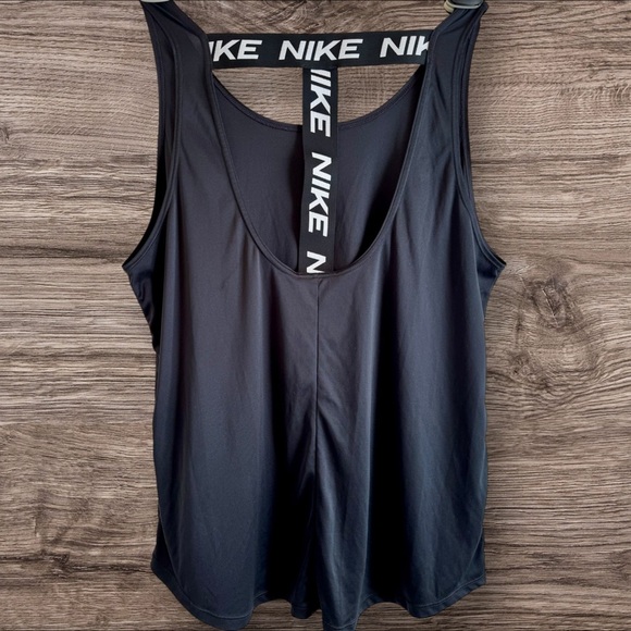 Nike Women’s Dri-FIT Training Tank Top with T-Back Logo Detail Size: XL - Picture 2 of 6